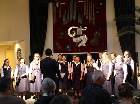 Adventskonzert des Theresienchores Adventskonzert im Haus Tusculum