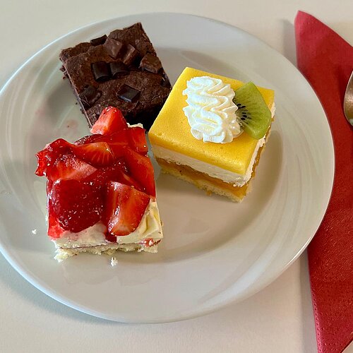Unsere Mitarbeiteraktion im Mai 🍰🤤. Der Dank gebührt unserer talentierten Küchenleitung 🍀.
...