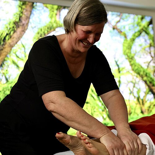 Am 4. Tag unserer Wohlfühlwoche gibt es tolle Fußreflexzonenmassagen von Astrid Vollmer 🦶....