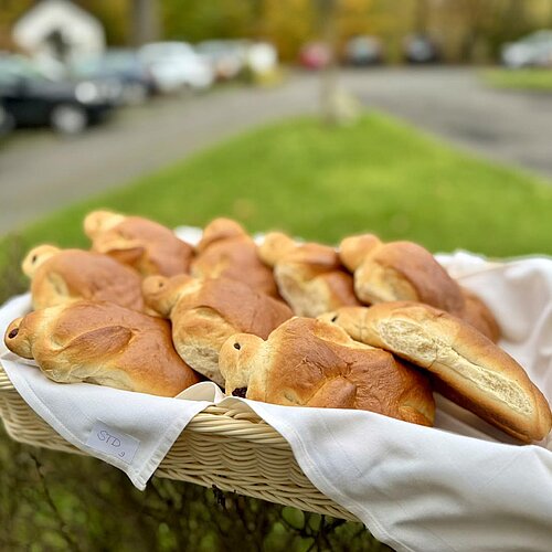 Heute gibt es Weckmänner für unsere fleißigen Mitarbeiter 🎉… yummi 🤤.

www.tusculumwohnresidenzen.de

#weckmann...