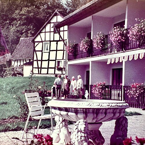 Das Haus Tusculum im Jahr 1979 🕰️. Unsere Seniorenresidenz hatte sich nach der Eröffnung etabliert 🎉. Im Hintergrund ist...